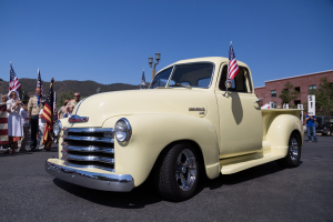 Nice photo of 1952 Chevrolet Truck