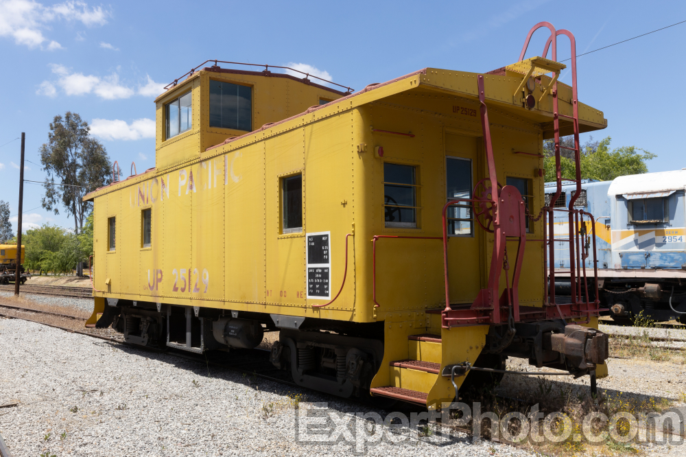 Nice photo of Union Pacific Caboose 25129