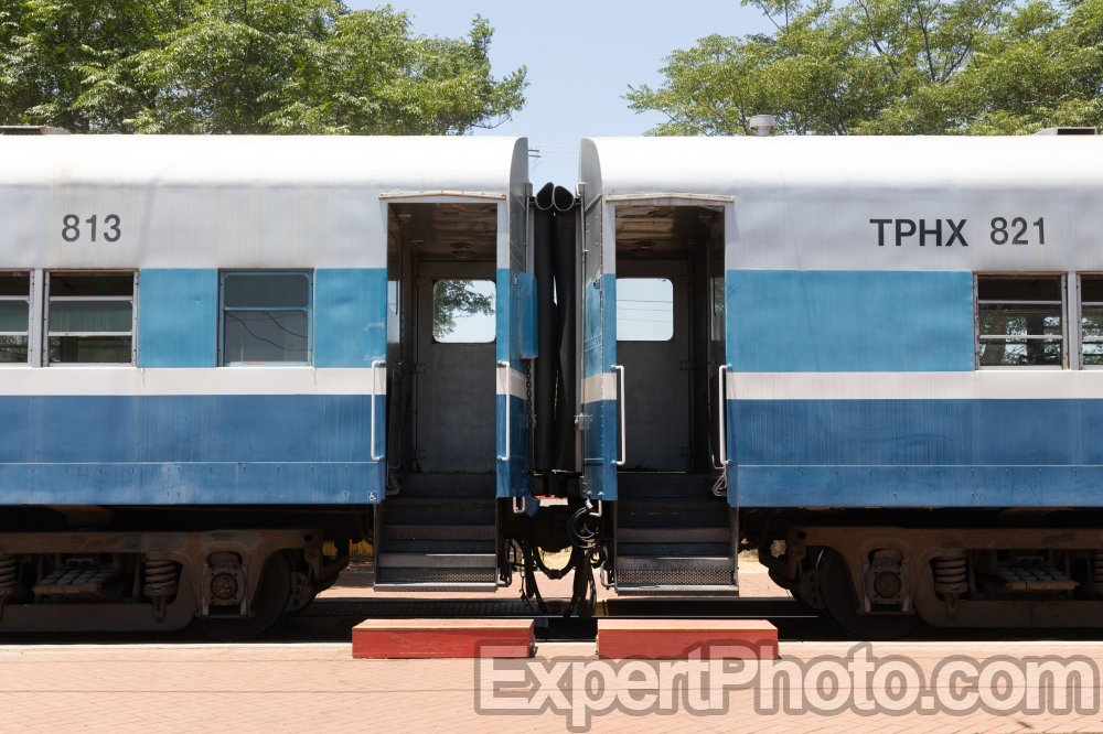 Nice photo of TPHX 821 and 813